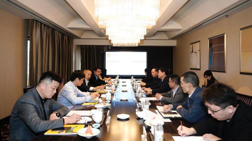 任丁董事長(zhǎng)會(huì)見(jiàn)恒大地產(chǎn)集團(tuán)來(lái)訪嘉賓