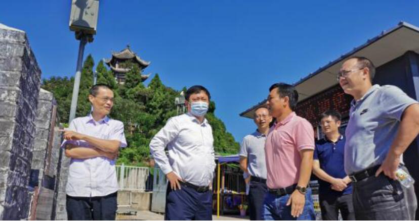 集團(tuán)領(lǐng)導(dǎo)檢查洛帶金龍長(zhǎng)城安全生產(chǎn)工作