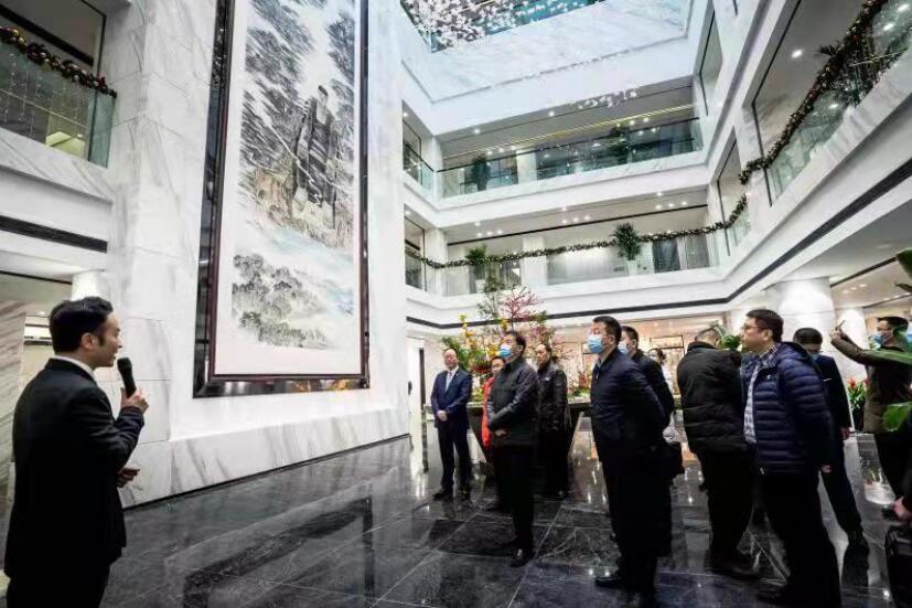 尊龍凱時集團與樂山市政府召開工作座談會